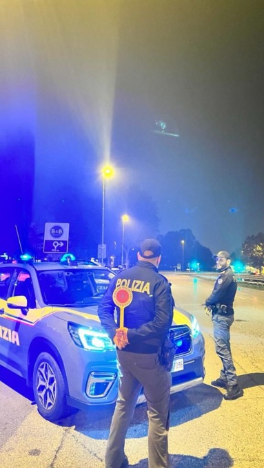 Servizio di controllo straordinario a Monza: oltre 80 persone identificate dalla Polizia