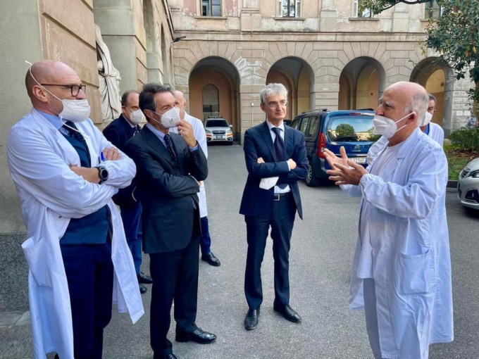 Folle aggressione ad Assago: Fontana in visita negli ospedali dove si trovano i feriti