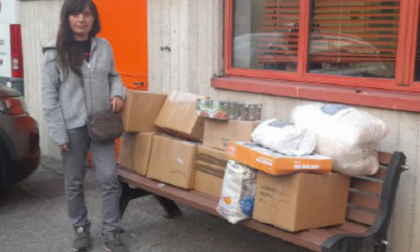 Aiuta la sua Ucraina inviando pacchi a decine di famiglie sotto le bombe