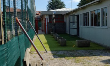 Società di calcio vuole il campetto comunale: il Comune dà le chiavi, dopo i lavori le toglie e blocca tutto