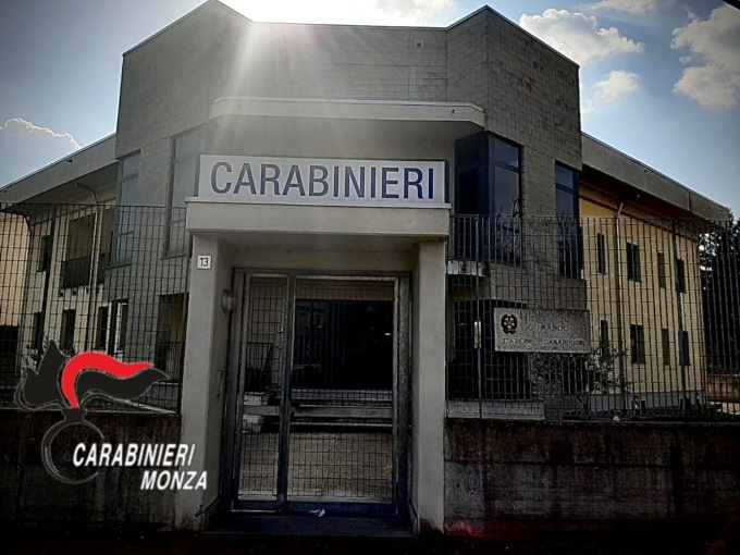 Non gli vanno bene gli orari per l’obbligo di firma e aggredisce i Carabinieri: denunciato lo spacciatore di Brera