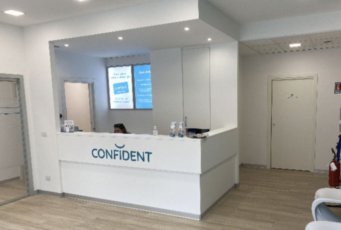 Impianti dentali zigomatici in mancanza d’osso: un’eccellenza da Confident