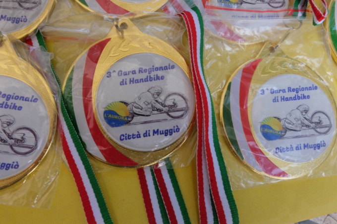 Muggiò in festa con i campioni della handbike. Ecco le foto