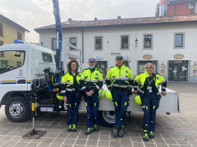 I volontari della Protezione Civile in piazza per una «Desio sicura»