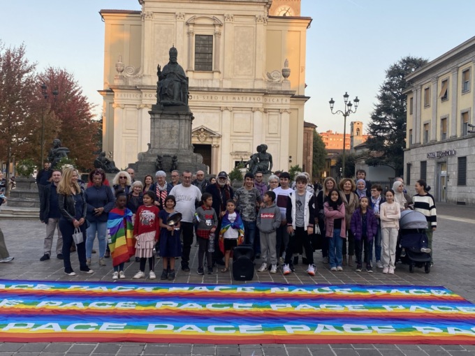Un minuto di rumore in segno di protesta