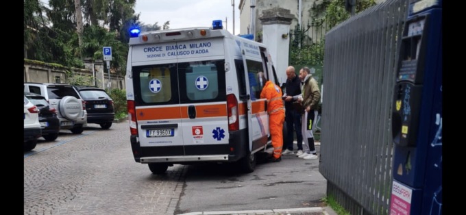 Scippata in strada, donna ferita da un oggetto appuntito
