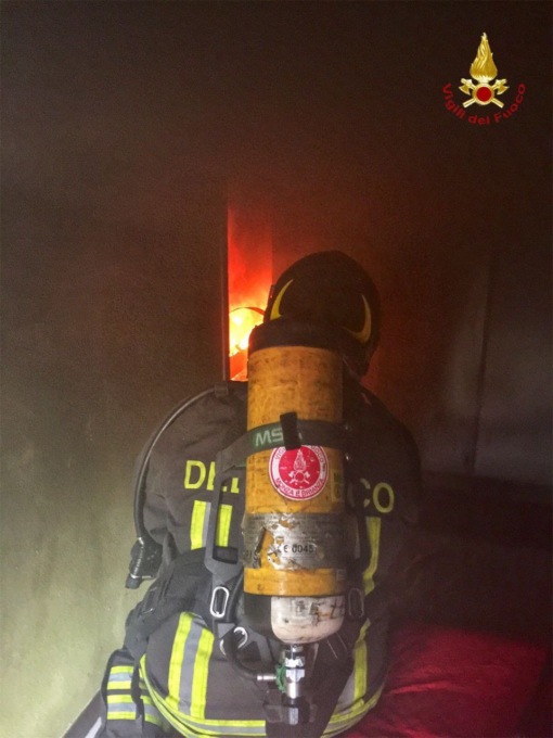 Principio di incendio in un appartamento a Lissone