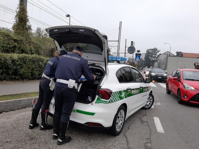 Travolta da un’auto mentre va a scuola: paura per una 16enne