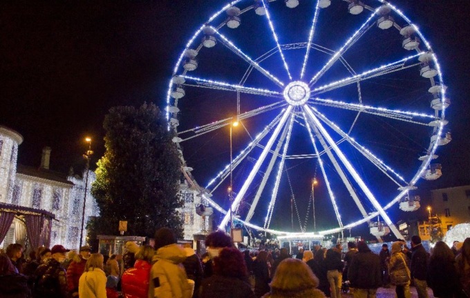 A Natale confermate giostre e ruota, ma le luci potrebbero spegnersi
