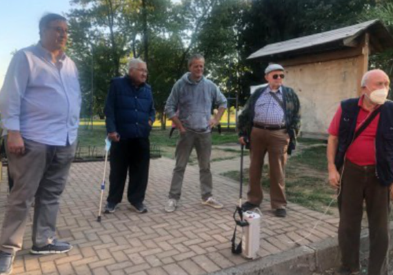 “Siamo abbandonati” la protesta dei residenti di piazza Giotto a Desio