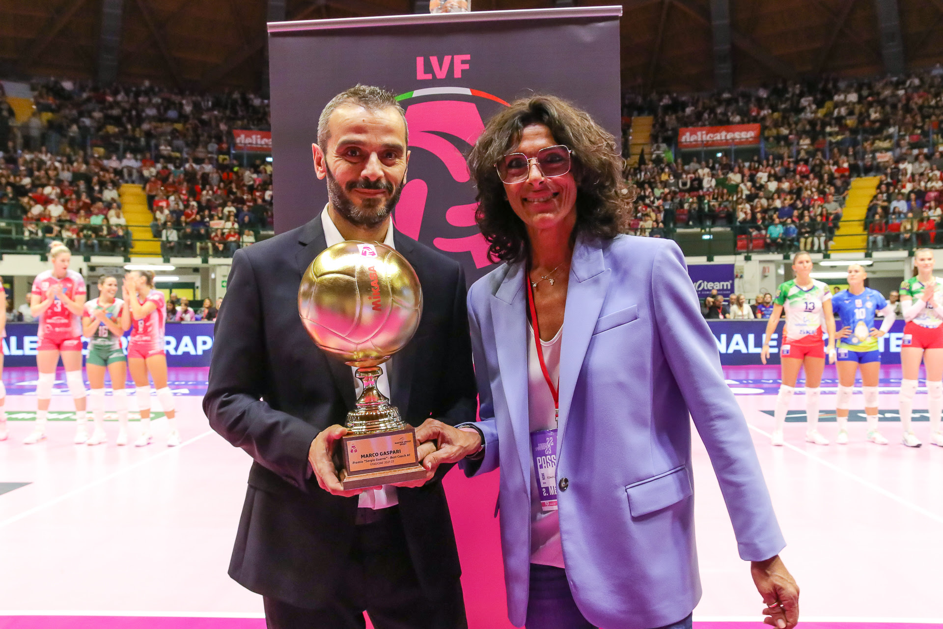 Monza prima gara campionato VEro Volley Milano  Marco Gaspari premiato da Consuelo Mangifesta Lega Pallavolo Serie A femminile