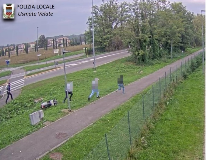 In tre su un motorino rubato tentano la fuga dalla Polizia locale, minorenni nei guai