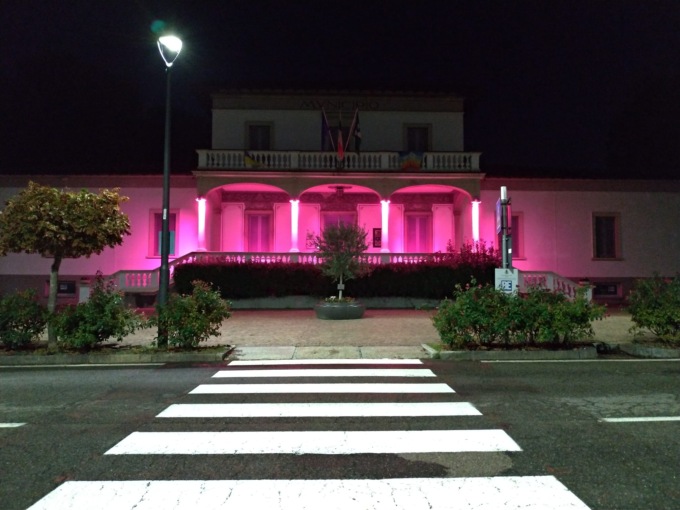 Il Comune si colora di rosa in occasione di “Lilt for Women – Campagna Nastro Rosa”