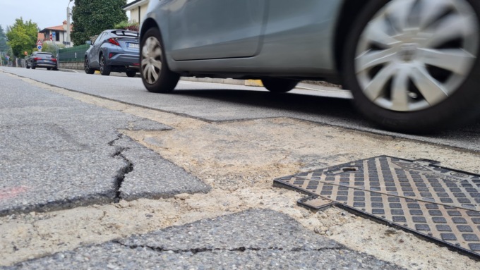 I cantieri per la fibra lasciano in eredità le buche