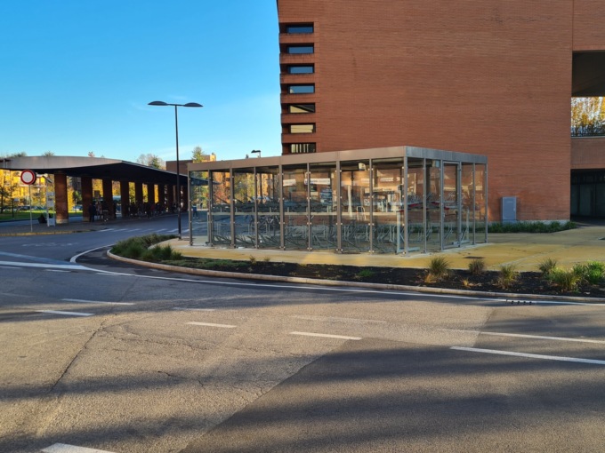 Taglio del nastro per la velostazione