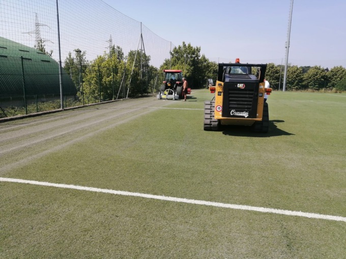Campo di calcio, il cantiere è in ritardo