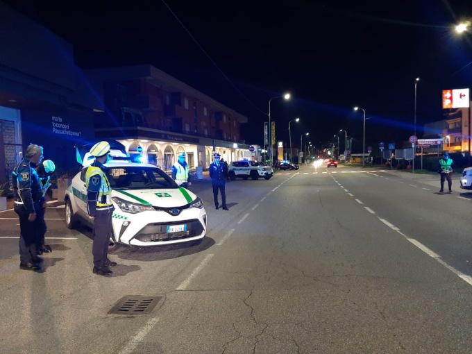 Maxi controlli: fermati cinquanta veicoli
