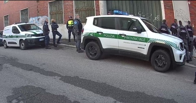 Senza dimora sgomberati dall’ex Carburatori Dell’Orto
