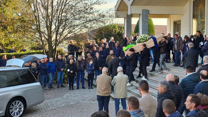 Usmate Velate si ferma per l’ultimo saluto al giovane motociclista
