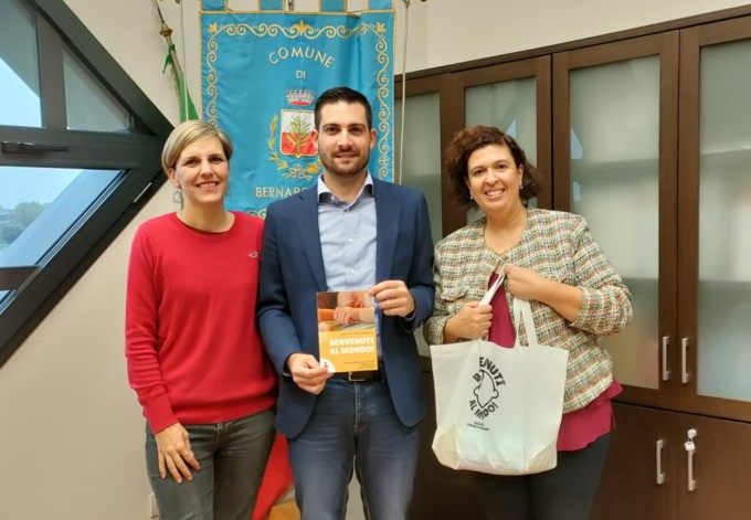 Un kit di benvenuto per tutti i nuovi nati di Bernareggio
