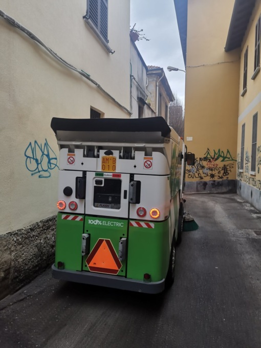 Torna il divieto di sosta per lavaggio strade