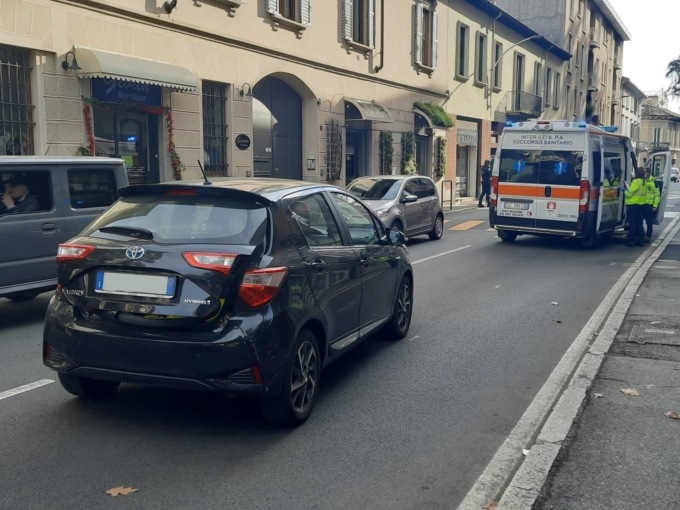Ciclista 65enne investito da un’auto