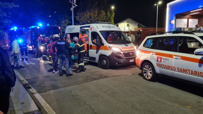 Sui binari con la bicicletta: il macchinista lo vede in tempo ed evita la tragedia