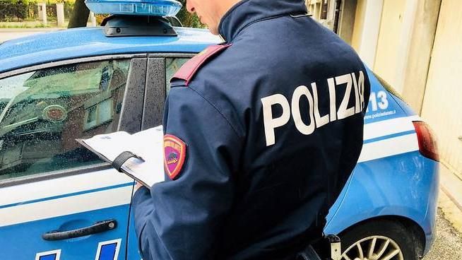 Quindicenne sorpreso in piena notte alla guida di un’auto