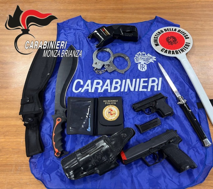 Estorsione ai danni di una donna, due arresti