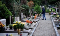 Cimiteri in affanno, all’appello mancano mille tombe