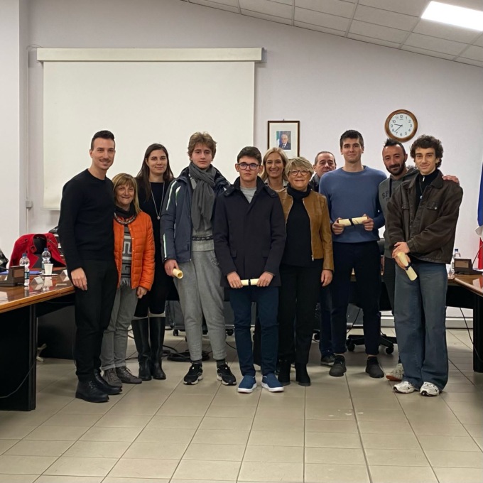 Carnate premia gli studenti modello con le borse di studio