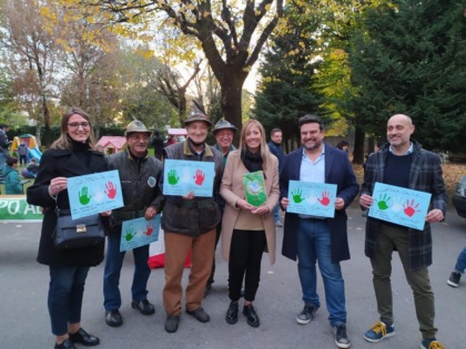 Canti e caldarroste per accogliere l’autunno