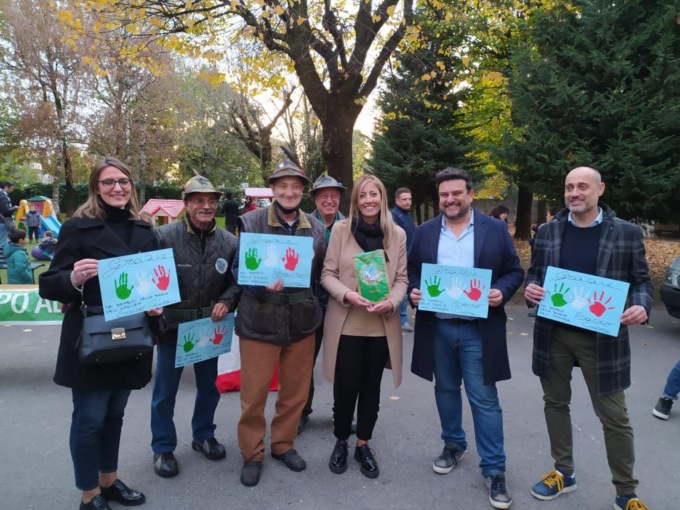 Canti e caldarroste per accogliere l’autunno