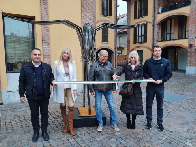 Con l’inaugurazione delle statue iniziano le iniziative contro la violenza sulle donne