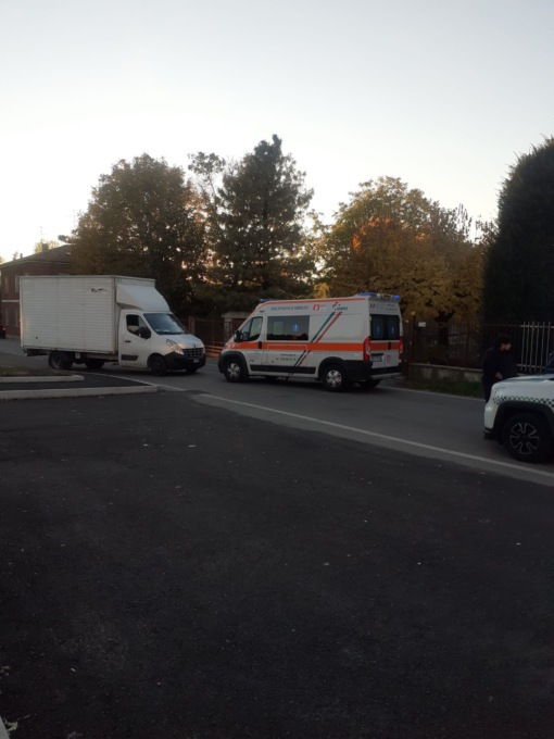 Anziano ciclista investito da un furgone
