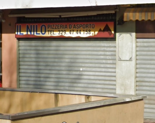 Cibo avariato, scarafaggi e topi nella pizzeria vuota da due anni