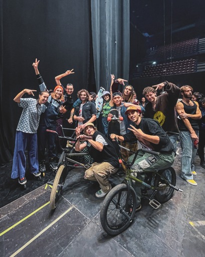 Atleti della Roller ballerini-pattinatori per X Factor