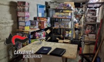 Fuochi d'artificio illegali, maxi sequestro in un garage di Mezzago