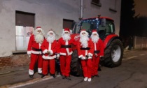 Babbo Natale del comitato di via Zara consegnano oltre 70 doni