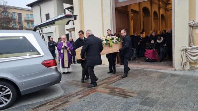 Agrate si ferma per l’ultimo saluto alla mitica Rosy, volontaria tuttofare dell’oratorio