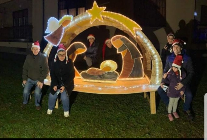 Il presepe del condominio finisce in Villa Borromeo