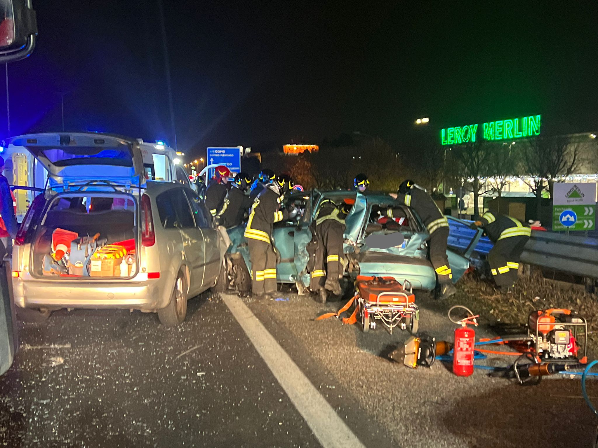 Milano Meda incidente carambola quattro automobili Vigili del Fuoco Polizia ambulanza