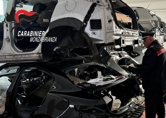 Auto rubate e cannibalizzate nel capannone: arrestato 43enne