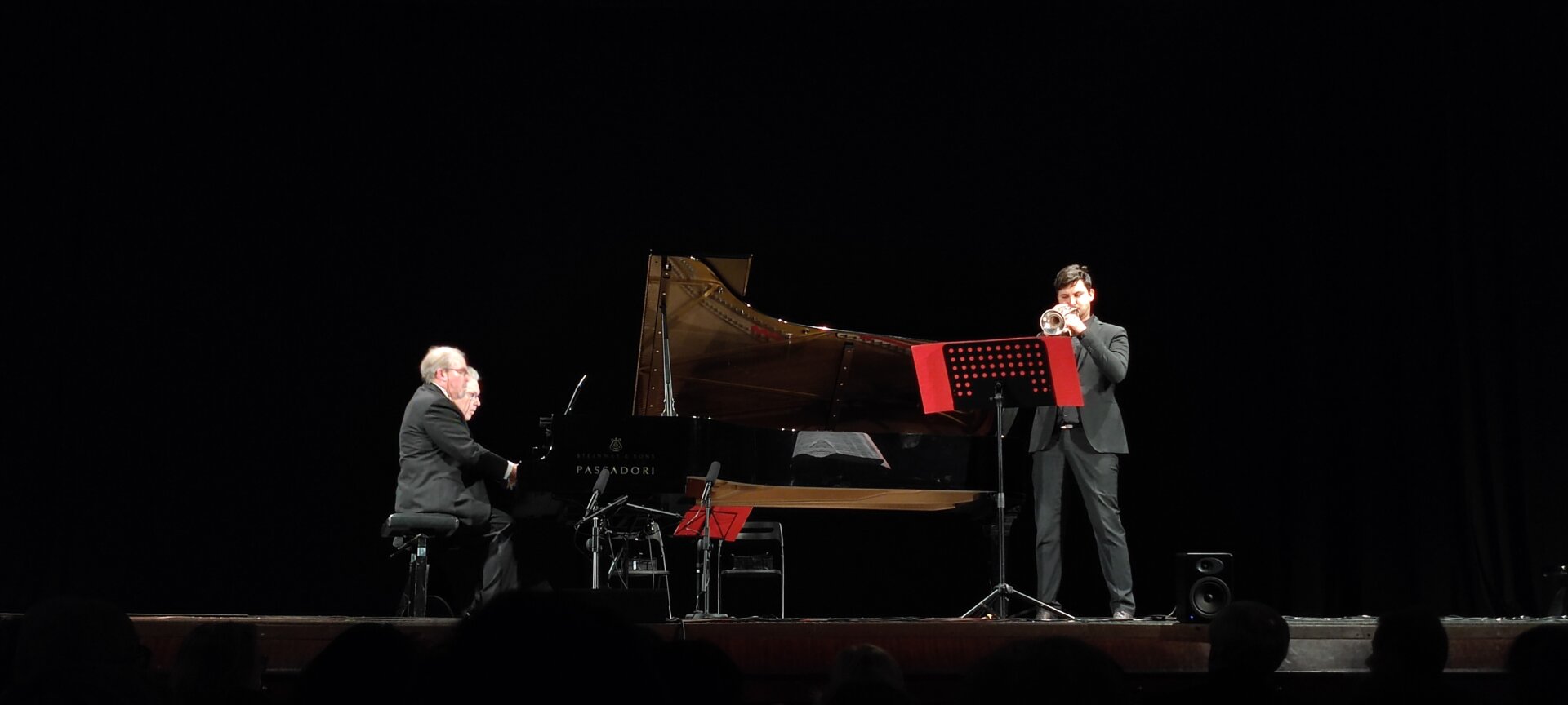 Erminio e Massimo Della Bassa con il trombettista Marcello Ronchi5