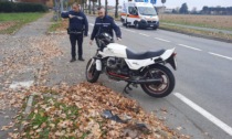 Con la moto contro un'auto, gravissimo centauro di 42 anni