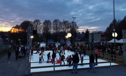 Inaugurata la pista di pattinaggio sul ghiaccio