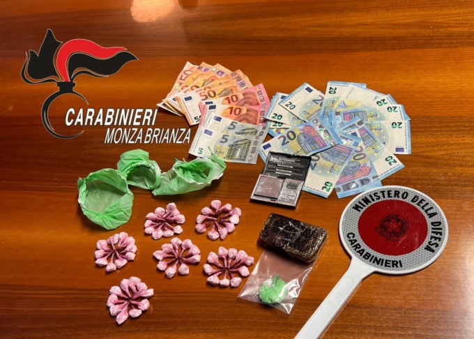 Aveva 59 dosi di cocaina in casa: arrestato