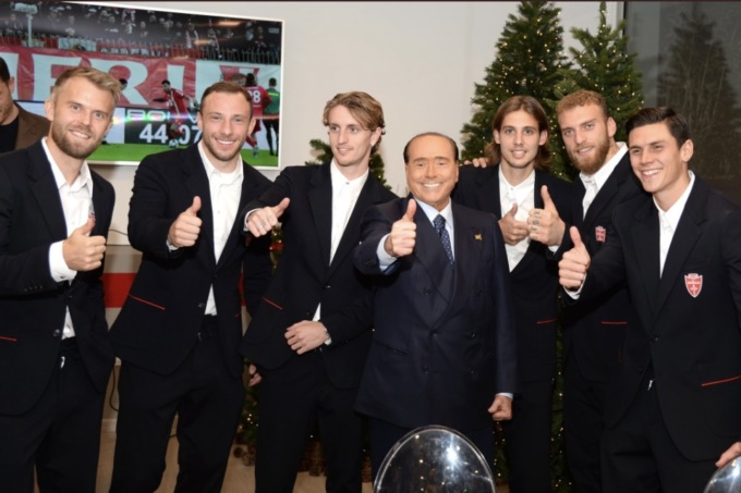 Berlusconi e la battuta sessista alla cena del Monza