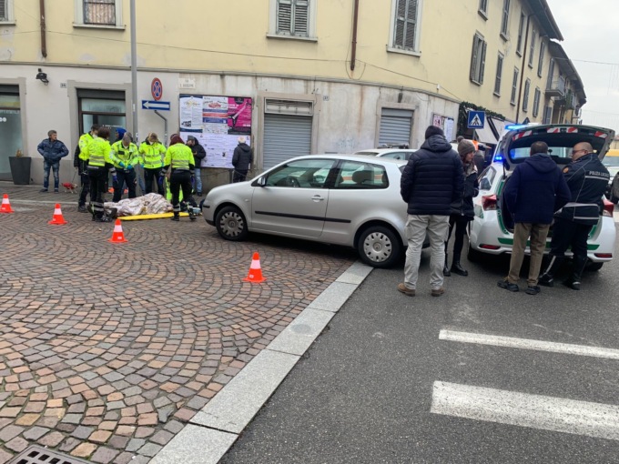 Carate, ferito un uomo di 68 anni investito in via San Giuseppe