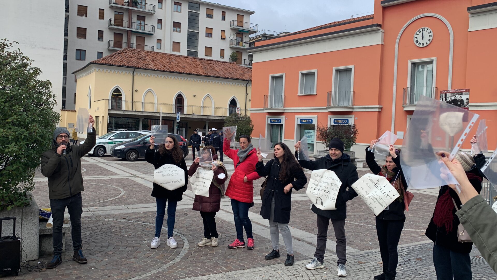 Vimercate sciopero flashmob lavoratori educatori educatrici Aeris